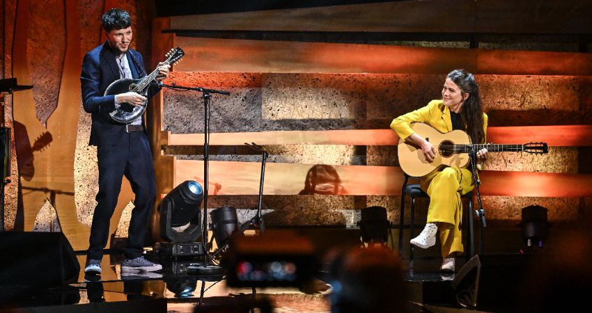 Irish Traditional duo Macdara Ó Faoláin & Victoria Adiiye